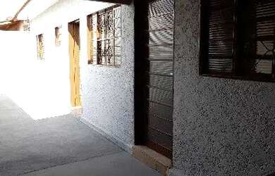 Imagem: A casa possui 1 Dormitório, 1 Banheiro, 50m² de Área e está