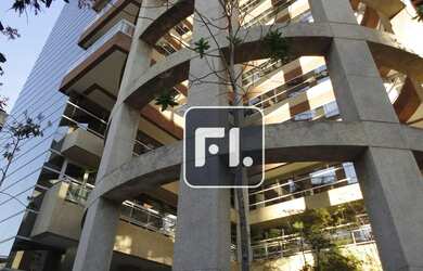 Imagem: O depósito possui 5 Vagas na garagem, 208m² de Área e está