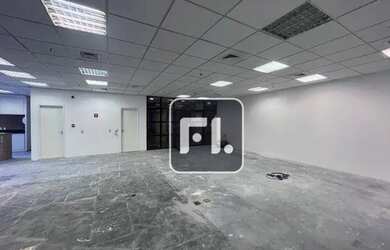 Imagem: O depósito possui 5 Vagas na garagem, 291m² de Área e está