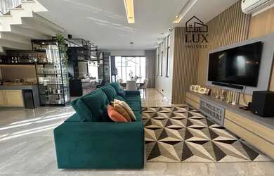 Imagem: A casa em condomínio possui 4 Dormitórios, 4 Banheiros, 4