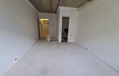 Imagem: O depósito possui 1 Vaga na garagem, 28m² de Área e está