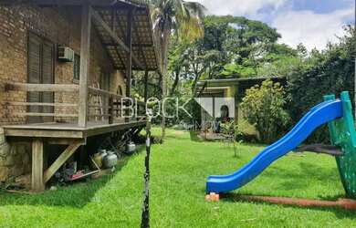 Imagem: A casa possui 4 Dormitórios, 5 Banheiros, 5 Vagas na garagem