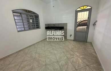 Imagem 4: Casa comercial com 4 quartos sendo 1 com suíte, localizado no Bairro...