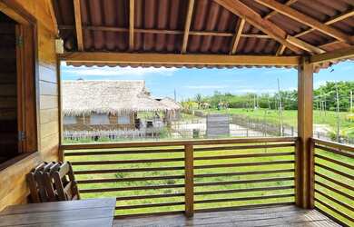 Imagem: A casa possui 3 Dormitórios, Acomodam 10 pessoas, 3 Vagas na