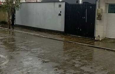 Imagem: A casa possui 5 Dormitórios, 4 Banheiros, 2 Vagas na garagem