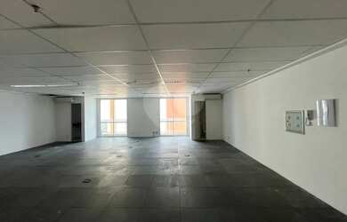 Imagem: O depósito possui 4 Vagas na garagem e 100m² de Área e está