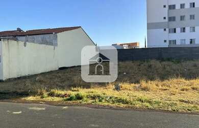 Imagem: O terreno possui 250m² de Área e está localizado em Jardim
