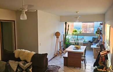 Imagem: O apartamento possui 3 Dormitórios, 1 Banheiro, 1 Vaga na garagem