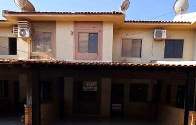 Imagem: A casa em condomínio possui 2 Dormitórios, 1 Banheiro, 2 Vagas