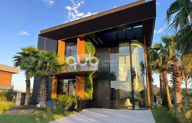 Imagem: A casa possui 5 Dormitórios, 5 Banheiros, 2 Vagas na garagem