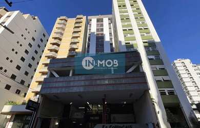 Imagem: O apartamento possui 1 Dormitório, 1 Banheiro, 1 Vaga na garagem