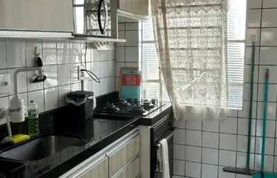 Imagem: O apartamento possui 2 Dormitórios, 1 Banheiro, 1 Vaga na garagem