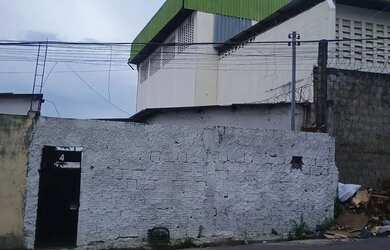 Imagem: A casa possui 4 Dormitórios, 3 Banheiros, 1 Vaga na garagem