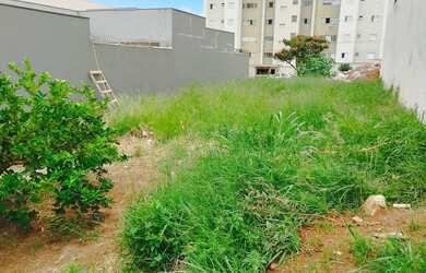 Imagem: O terreno possui 250m² de Área e está localizado em Prolongamento