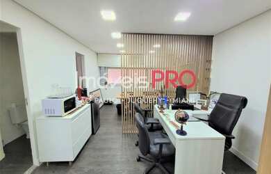 Imagem: O depósito possui 1 Vaga na garagem e 30m² de Área e está