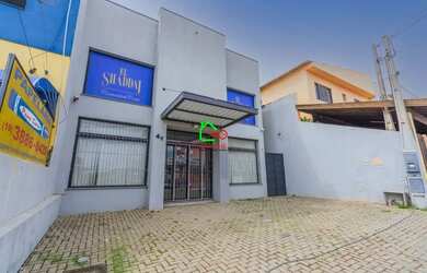 Imagem: O depósito possui 3 Vagas na garagem, 233m² de Área e está