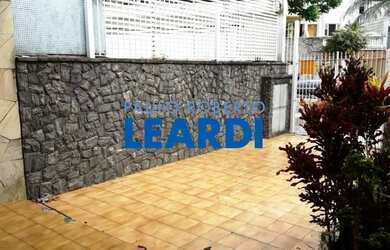 Imagem: A casa possui 4 Dormitórios, 3 Banheiros, 2 Vagas na garagem