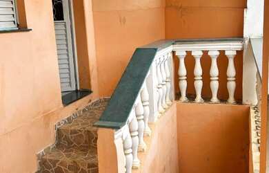 Imagem: A casa em condomínio possui 2 Dormitórios, 2 Banheiros, 120m²