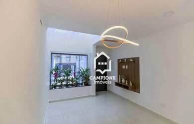 Imagem: A casa possui 3 Dormitórios, 1 Banheiro, 2 Vagas na garagem