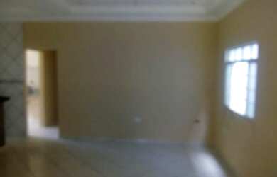 Imagem: A casa possui 3 Dormitórios, 2 Banheiros, 2 Vagas na garagem