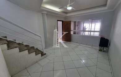 Imagem: A casa possui 3 Dormitórios, 2 Banheiros, 2 Vagas na garagem