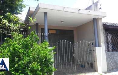 Imagem: A casa possui 2 Dormitórios, 1 Banheiro, 2 Vagas na garagem