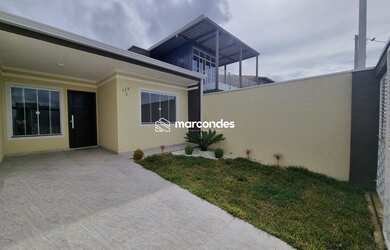 Imagem: A casa possui 3 Dormitórios, 3 Banheiros, 1 Vaga na garagem