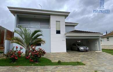 Imagem: A casa em condomínio possui 3 Dormitórios, 2 Banheiros, 4