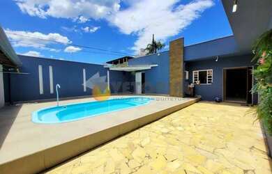 Imagem: A casa possui 3 Dormitórios, 3 Banheiros, 2 Vagas na garagem