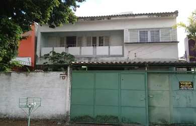 Imagem: A casa possui 4 Dormitórios, 4 Banheiros, 1 Vaga na garagem