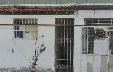 Imagem: A casa possui 5 Dormitórios, 3 Banheiros, 2 Vagas na garagem