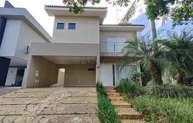 Imagem: A casa em condomínio possui 4 Dormitórios, 3 Banheiros, 4