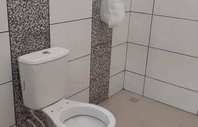 Imagem: A casa possui 2 Dormitórios, 1 Banheiro, 1 Vaga na garagem