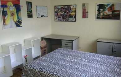 Imagem: A casa possui 3 Dormitórios, 3 Banheiros, 2 Vagas na garagem