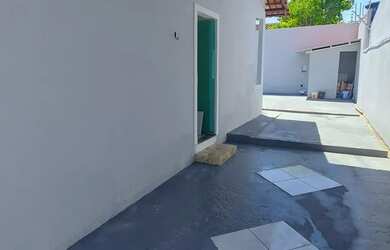 Imagem: A casa possui 2 Dormitórios, 2 Banheiros, 3 Vagas na garagem