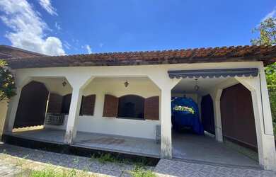 Imagem: A casa possui 2 Dormitórios, 2 Banheiros, 194m² de Área e