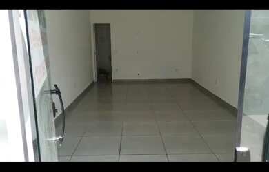 Imagem: O depósito possui 5 Vagas na garagem, 30m² de Área e está