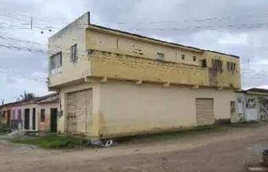 Imagem: A casa possui 2 Dormitórios, 1 Banheiro, 2 Vagas na garagem