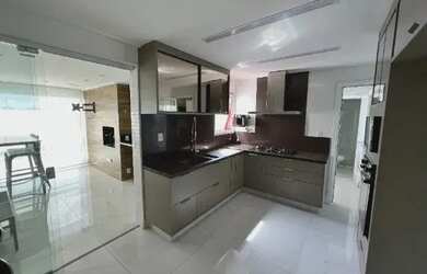 Imagem: O apartamento possui 4 Dormitórios, 5 Banheiros, 3 Vagas na