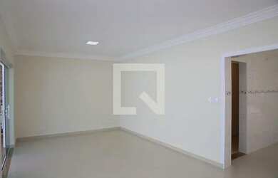 Imagem: A casa possui 3 Dormitórios, 4 Banheiros, 5 Vagas na garagem