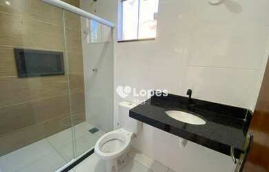 Imagem: A casa possui 2 Dormitórios, 1 Banheiro, 1 Vaga na garagem