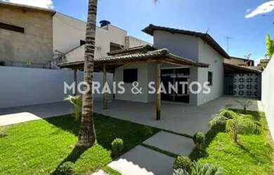 Imagem: A casa possui 2 Dormitórios, 2 Banheiros, 4 Vagas na garagem