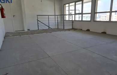 Imagem: O depósito possui 2 Vagas na garagem, 100m² de Área e está