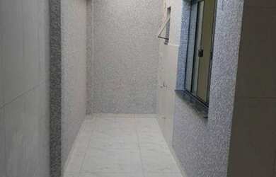 Imagem: A casa possui 2 Dormitórios, 2 Banheiros, 2 Vagas na garagem