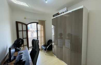 Imagem: A casa possui 3 Dormitórios, 5 Banheiros, 4 Vagas na garagem