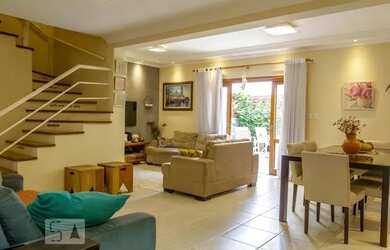 Imagem: A casa em condomínio possui 4 Dormitórios, 5 Banheiros, 3