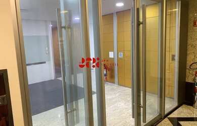 Imagem: O depósito possui 5 Vagas na garagem, 245m² de Área e está