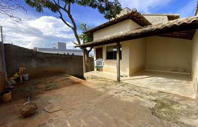 Imagem: A casa possui 3 Dormitórios, 3 Banheiros, 133m² de Área e