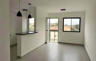 Imagem: O apartamento possui 2 Dormitórios, 1 Banheiro, 1 Vaga na garagem