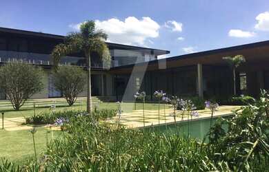 Imagem: A casa em condomínio possui 5 Dormitórios, 5 Banheiros, 4